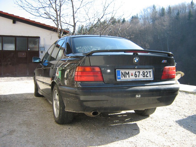 BMW e36 316i limo (pred karambolom) - foto