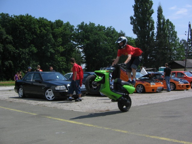 Scooter Stunt Team - foto