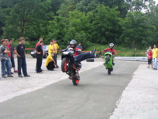 Scooter Stunt Team - foto