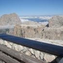 pogled iz vrha  Sass Pordoi -2950n.m Dolomiti ,brez meglice
 samo pogled koder seže oko a