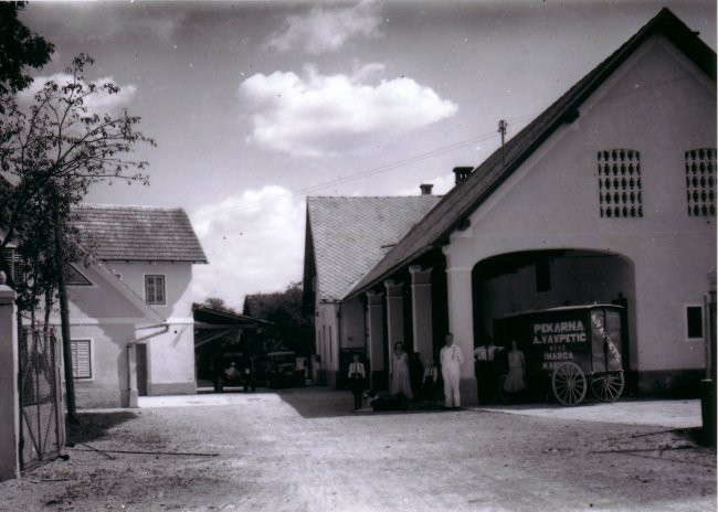 Šimenkovi z zahodne strani leta 1930