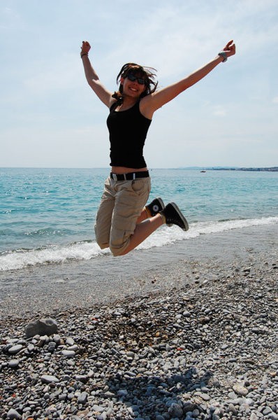Wiiieeeuu :-D  me, jumping by the sea