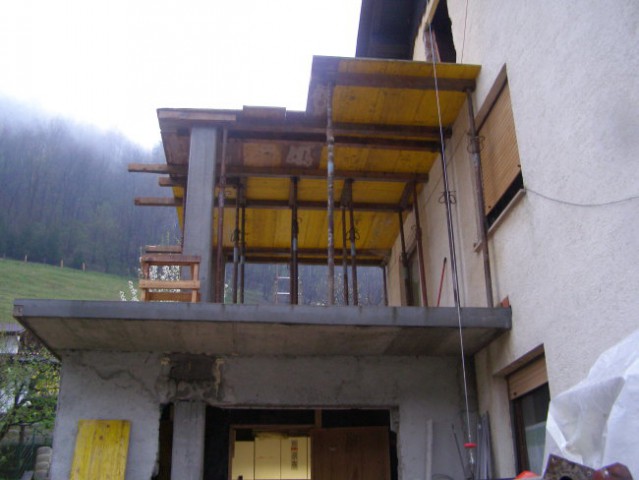 April 2008 - terasa in vhod v delu