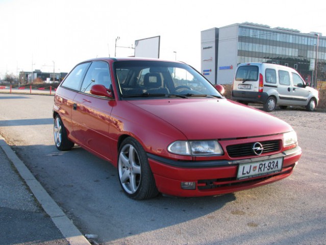 Opel Astra 2.5 v6 - foto