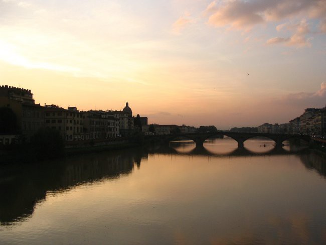 Firence - reka Arno v sončnem zahodu.

Canon Powershot A 75
