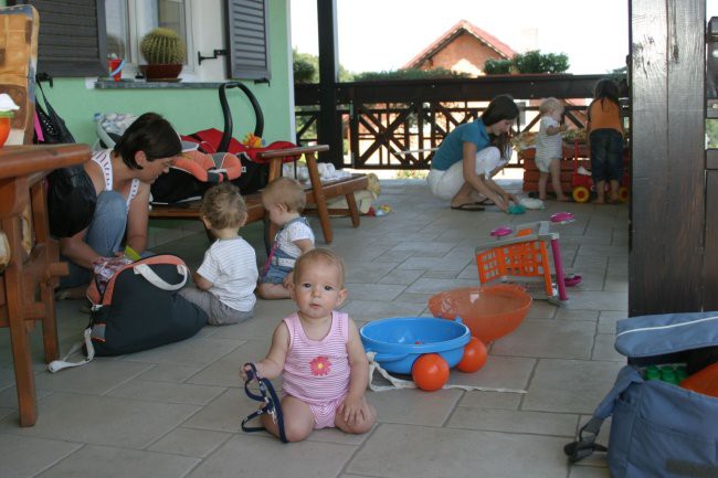 Tjaša: Mami, meni je všeč, če je veliko otrok na obisku...se dogaja...