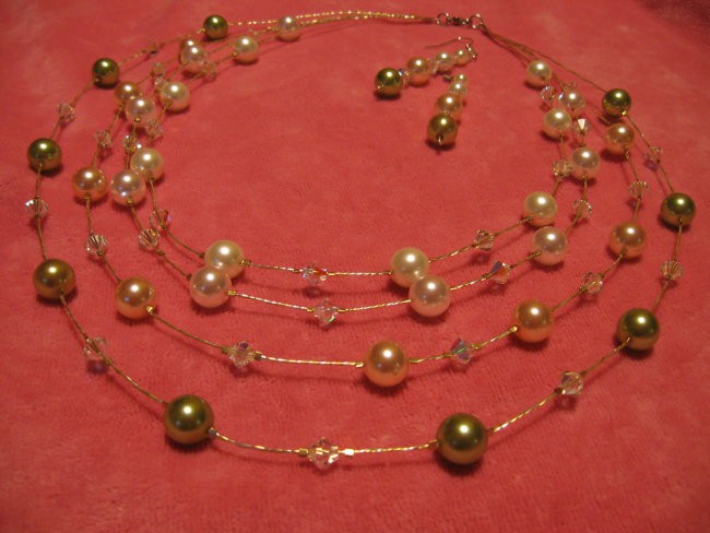 Swarovski kristali, perle na zviti žici -PRODANO