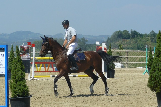 Slike s tekmovanj v preskakovanju-mešano - foto