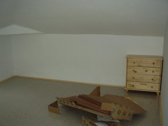 Marec 2006-postavljanje nove opreme v spalnico