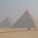 Piramide v daljavi