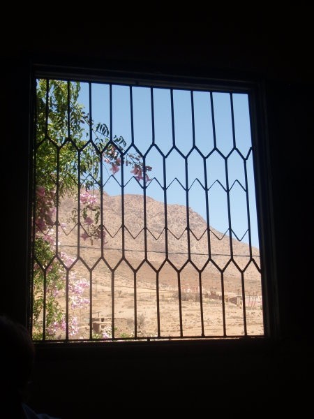 Pogled skozi tipično maroško okno