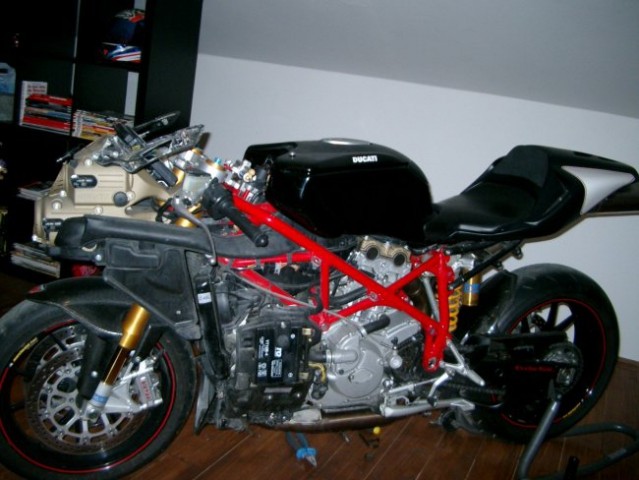 Ducati 999R in black