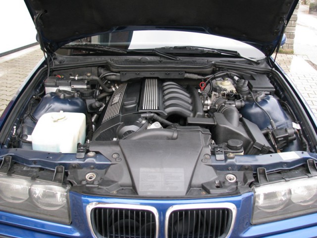 BMW 323ti compact - foto