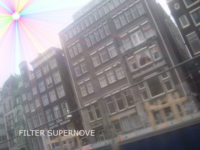 Na sliki je uporabljen filter supernove iz programa GIMP 2.0.
