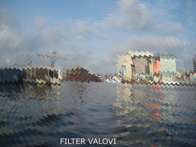 Na sliki je prokazan filter valovanja iz programa GIMP 2.0.