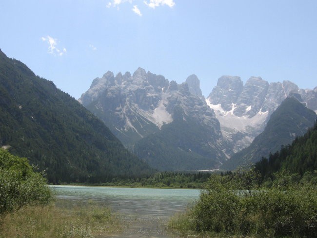 Jezero (Lago di Landro) s severnim ostenjem skupine Cristallo.