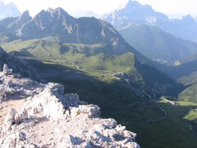 Monte Averau. Pogled na prelaz Giau 2236 m, katerega mi žal ni uspelo odpeljati.