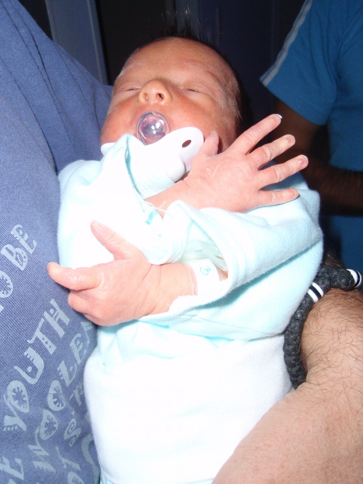 Lana pri očku v porodnišnici 25.8.2008