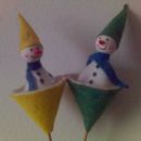 Dva snežkota - lutki na palčki, ki skačeta ven in not:)