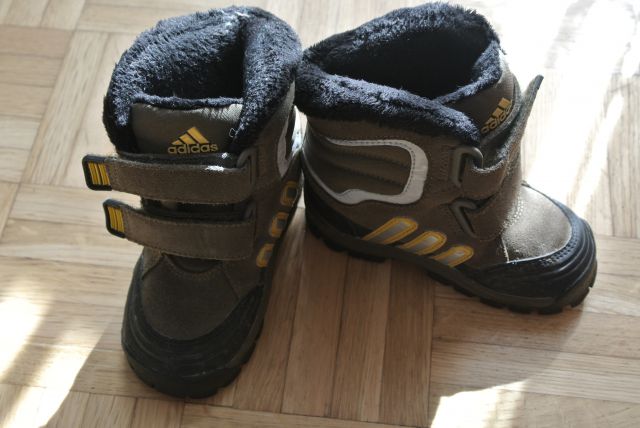 Zimski škornji Adidas št. 22