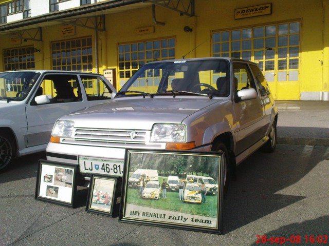 Zbor avtomobilov Renault 5 GT Turbo - foto