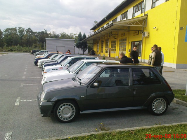 Zbor avtomobilov Renault 5 GT Turbo - foto