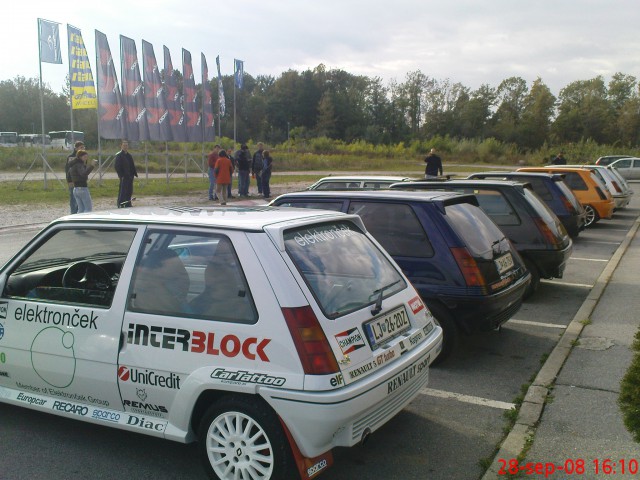 Zbor avtomobilov Renault 5 GT Turbo - foto