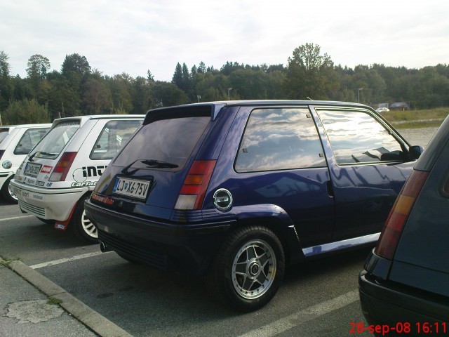 Zbor avtomobilov Renault 5 GT Turbo - foto