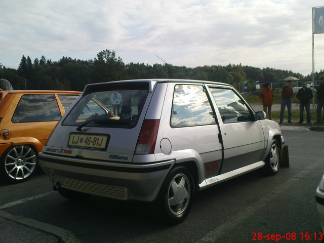 Zbor avtomobilov Renault 5 GT Turbo - foto