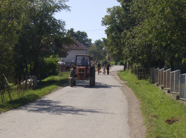 PUNO VOLIM OVO SELO M.GALJIPOVCI AVGUST 2008 - foto