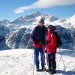 Hari in Lojzka na vrhu Mrežc, zadaj Triglav in Rž