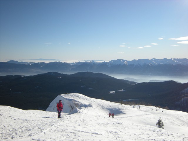 Proti vrhu Mrežc, zadaj panorama spodnjih Bohinjskih gora