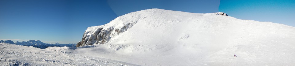 Panoramski pogled na Kordeževo glavo najvišji vrh Pece
