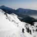 Košuta, spust po strminah Kofce gore, pogled na Storžič in Tolsti vrh 