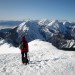Košuta, Lojzka in psiček Arni na Velikem vrhu, v panorami Karavank in Julijcev 