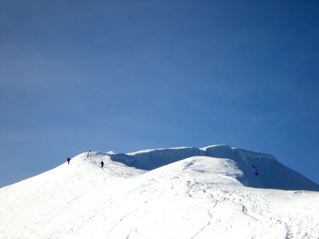 Košuta, po grebenu na Veliki vrh, srečanje s pohodniki