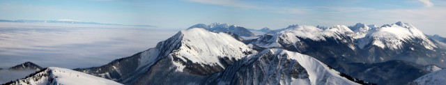 Dovška Baba, na vrhu, panorama Karavank in Savinjskih Alp