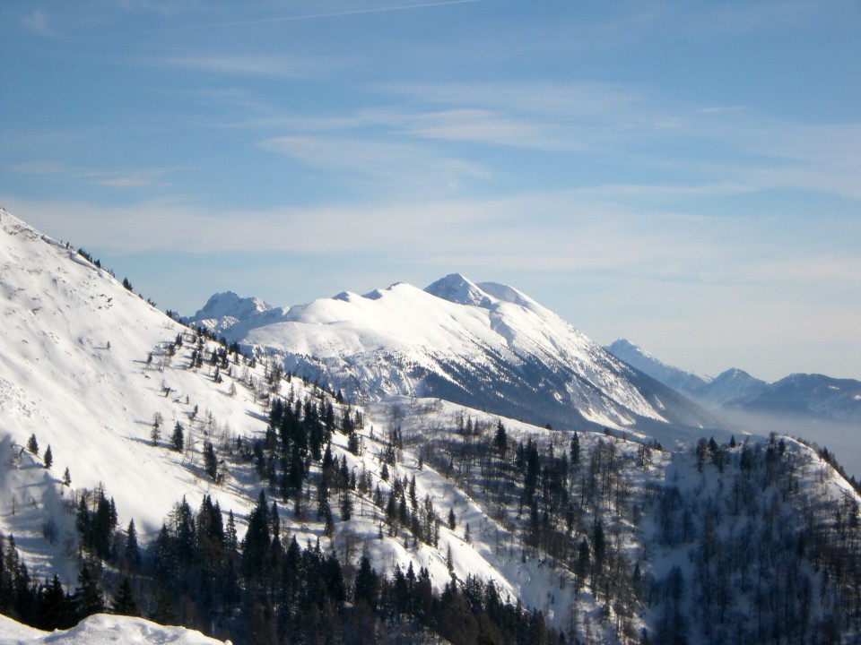 Dovška Baba, na planini Rožca s pogledom na skupino Stola 