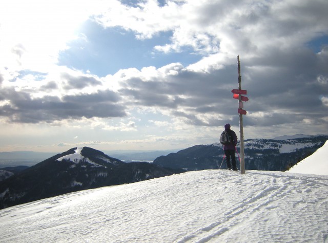 Na vrhu Lepenatke, pogled na Kašni vrh in Veliko planino