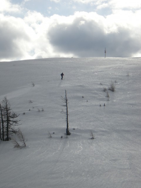 Na Lepenatko, pot naprej po snežni strmini proti vrhu