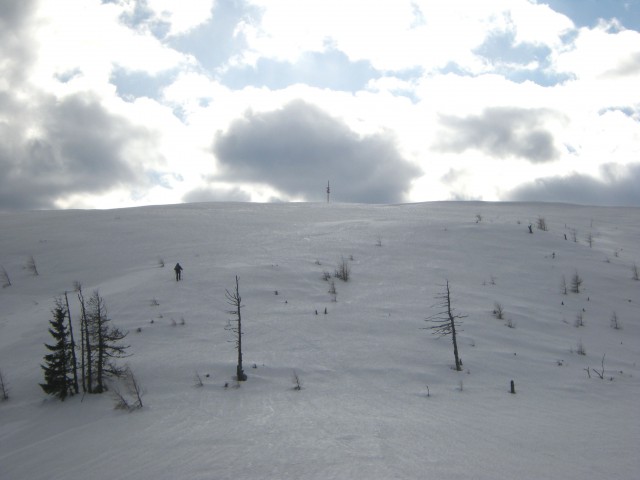 Na Lepenatko, pot naprej po snežni strmini proti vrhu