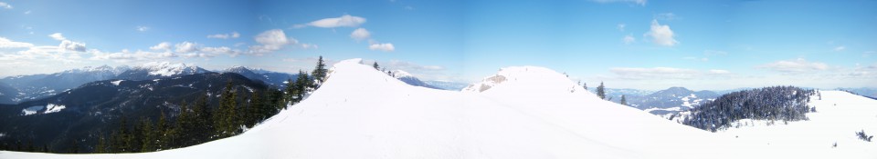 Na Komnu, oba vrhova v panorami Karavank