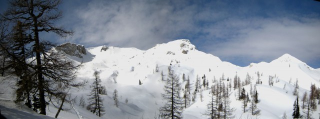 Sestop iz Deske, panoramski pogled nazaj na Desko, Črni vrh, Tolsti vrh in Veliki vrh