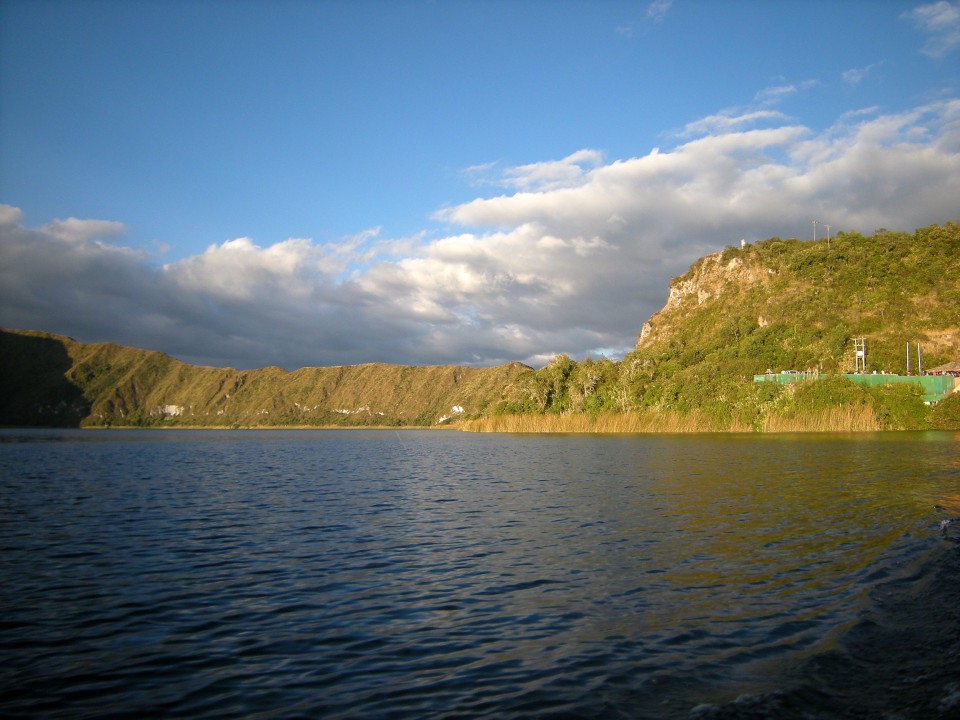 Ekvador Jezero in vulkan Cotacachi - foto povečava