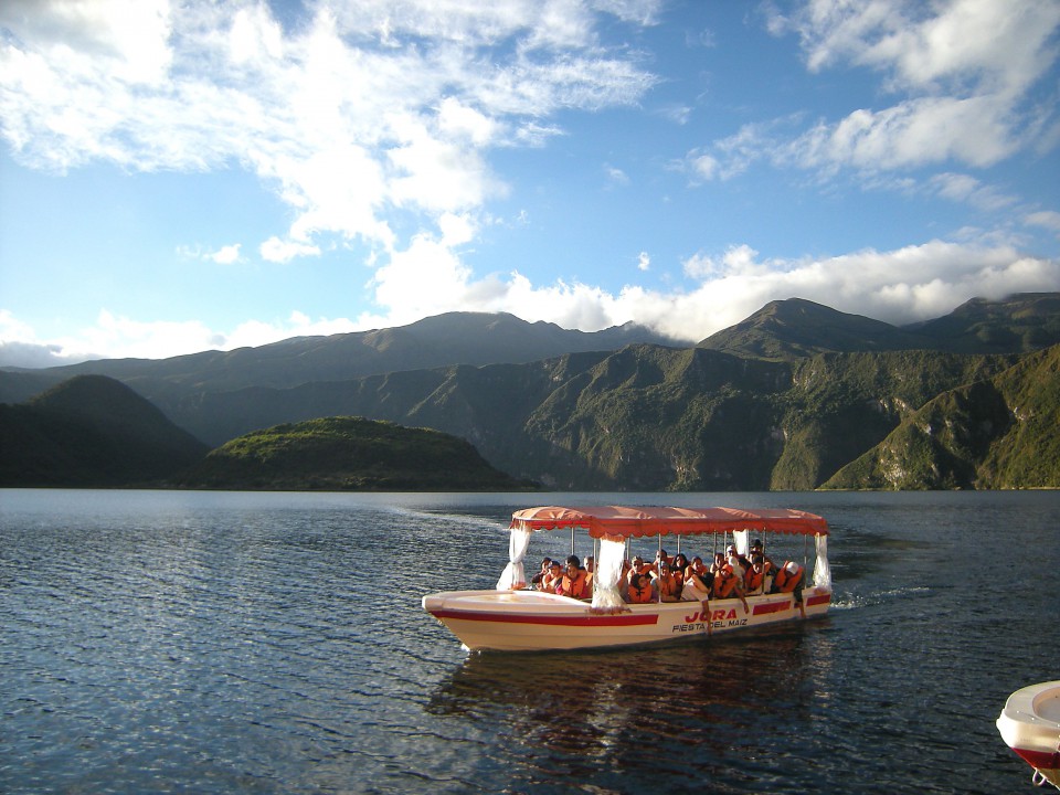 Ekvador Jezero in vulkan Cotacachi - foto povečava