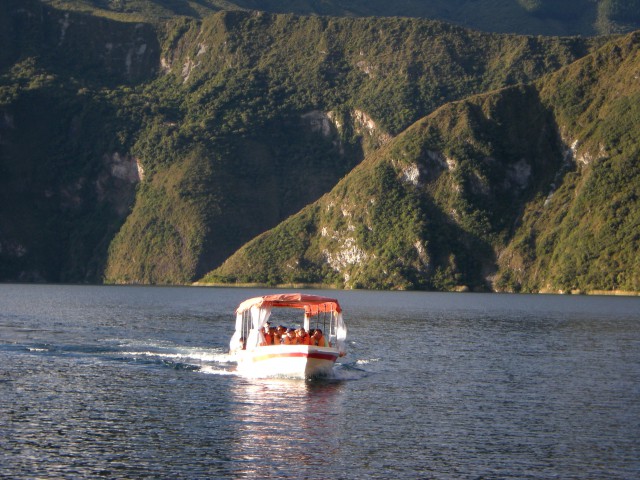 Ekvador Jezero in vulkan Cotacachi - foto