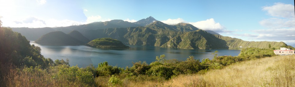 Ekvador Jezero in vulkan Cotacachi - foto povečava