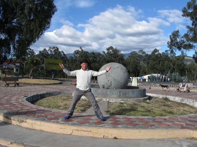 Ekvador na ekvatorju - foto