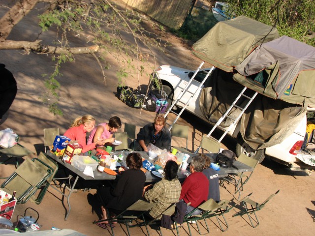 SPANJE V Thebe River campsite IN JUTRANJI ZAJTRK 
