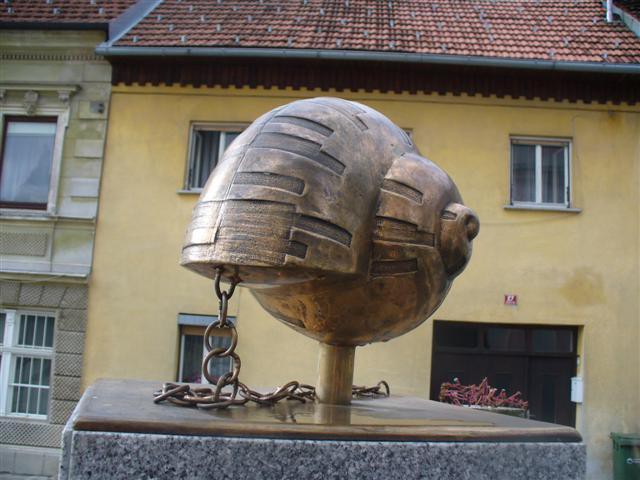 Cerkvi, gasilski dom in gostilne - foto